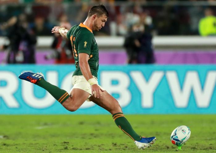 How to kick a rugby ball?