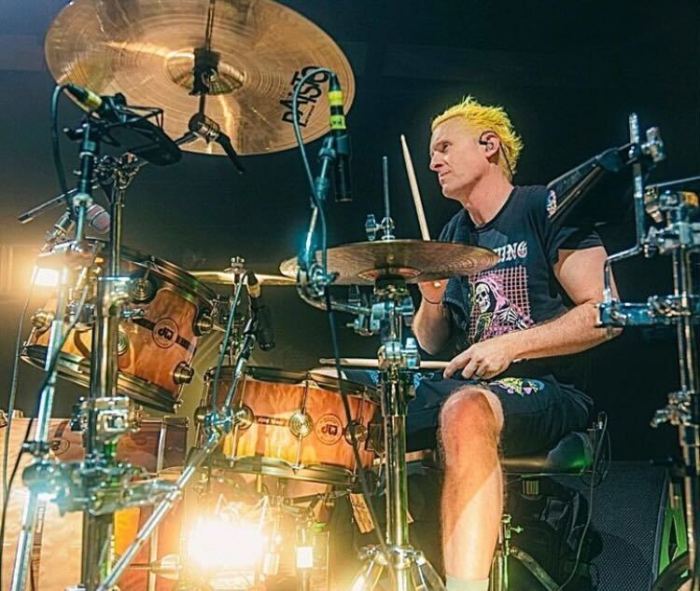 Evolução da carreira musical de josh freese com os foo fighters