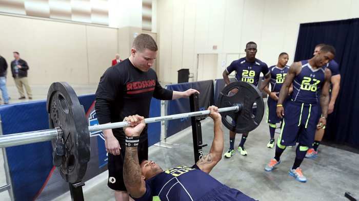 How much can rugby players bench press