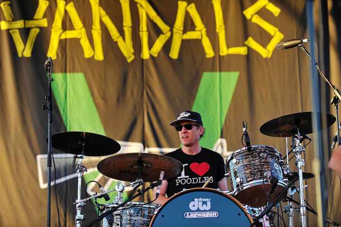 Evolução da carreira musical de josh freese com os foo fighters