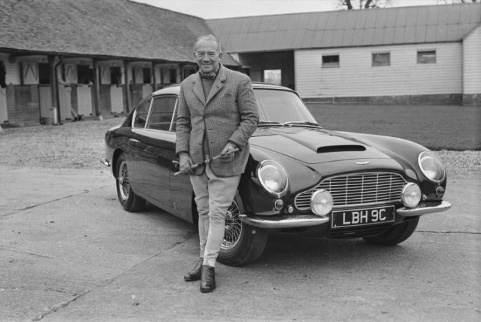 Evolução da percepção do público sobre a Aston Martin ao longo do tempo