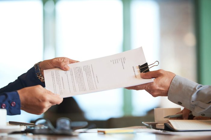 Como proceder com declaração incompleta de documentos?