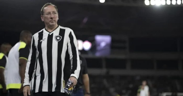 Cristiano Ronaldo no Botafogo? Renato Paiva brinca e se refere a Textor: “Pergunta deve ser feita em outra língua”