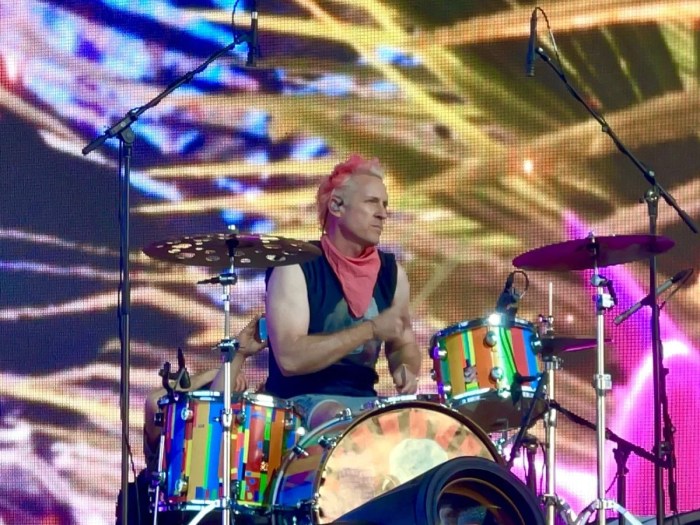 Evolução da carreira musical de josh freese com os foo fighters