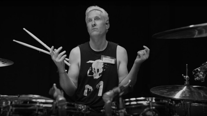 Influência do josh freese na formação musical dos foo fighters