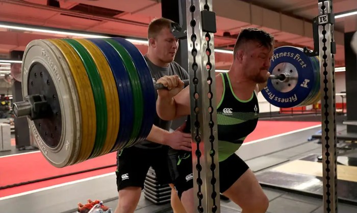 Rugby players squat physiques impressive squatted Rugby players squat physiques impressive squatted