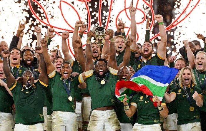 What is the rugby world cup trophy called