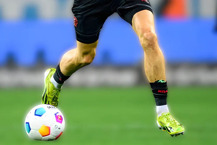 Do rugby players wear shin pads
