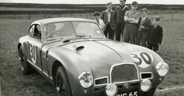Pictured: Abandoned Aston Martin now worth £500k after restoration Mudanças na imagem da Aston Martin e abandono do estereótipo de carro de James Bond