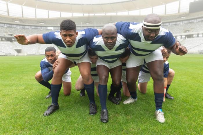Do rugby players wear shoulder pads