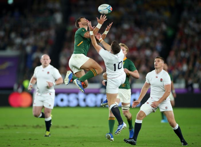 How to kick a rugby ball?