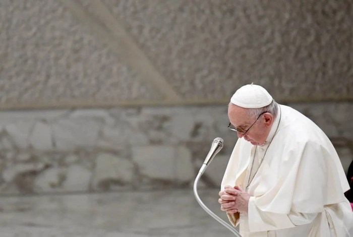 Ex-organista, estilista do papa Francisco cultua o corpo e só veste ... Ex-organista, estilista do papa Francisco cultua o corpo e só veste ...