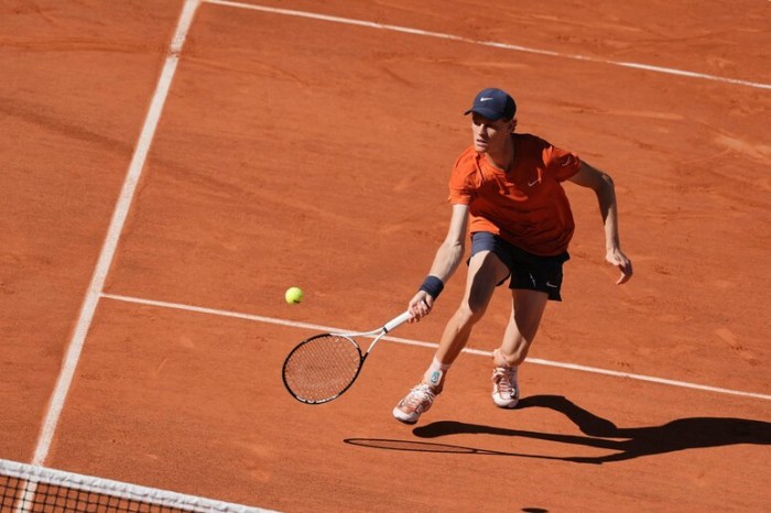 Roland Garros, Sinner cede a Alcaraz, in finale va lo spagnolo ... Roland Garros, Sinner cede a Alcaraz, in finale va lo spagnolo ...