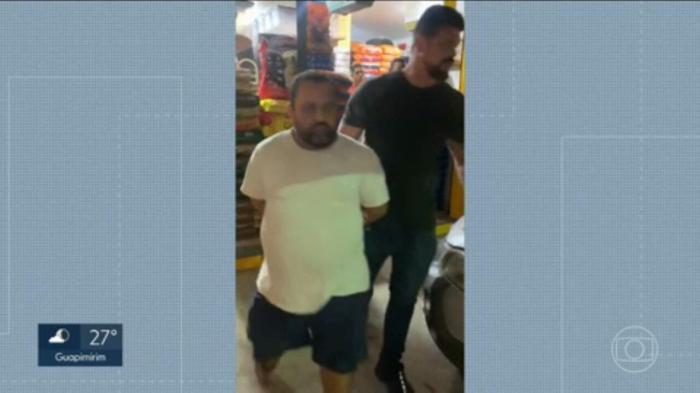 Vídeo: Homem é preso por fingir ser dono de construtora para roubar ... Vídeo: Homem é preso por fingir ser dono de construtora para roubar ...