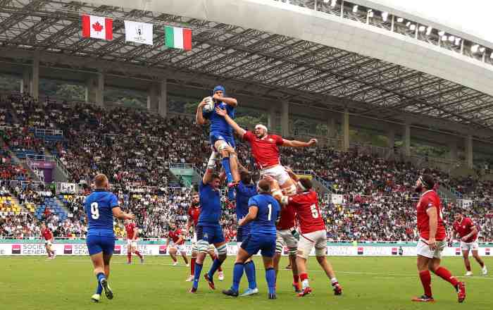 Rugby scrum twickenham pack line players gazzetta mischia Rugby scrum twickenham pack line players gazzetta mischia