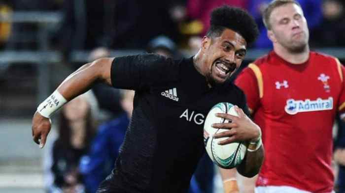 Why don t rugby wear helmets?