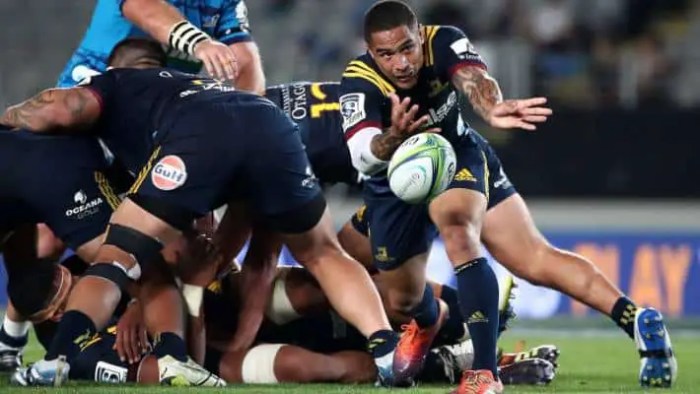 Can you slap the ball in rugby?