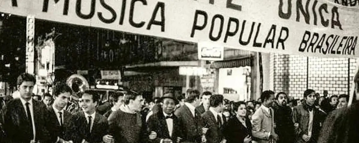 Em 1967, músicos da MPB fizeram marcha contra a guitarra elétrica ... Em 1967, músicos da MPB fizeram marcha contra a guitarra elétrica ...