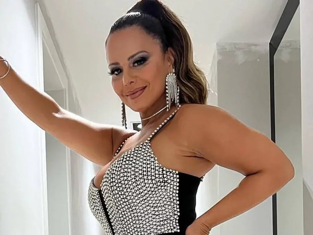 Após lipoaspiração, Viviane Araujo exibe progresso de volta aos treinos Após lipoaspiração, Viviane Araujo exibe progresso de volta aos treinos