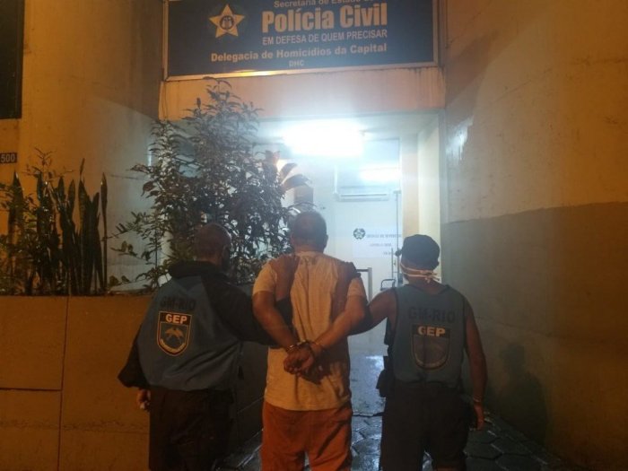 Ex-marido de juíza morta a facadas deixa delegacia em silêncio | Brasil ... Juiz Morto Em Apartamento