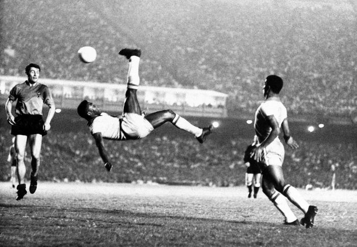 Jogo bonito: Pelé ’s 10 most memorable goals | AP News Pele Gols