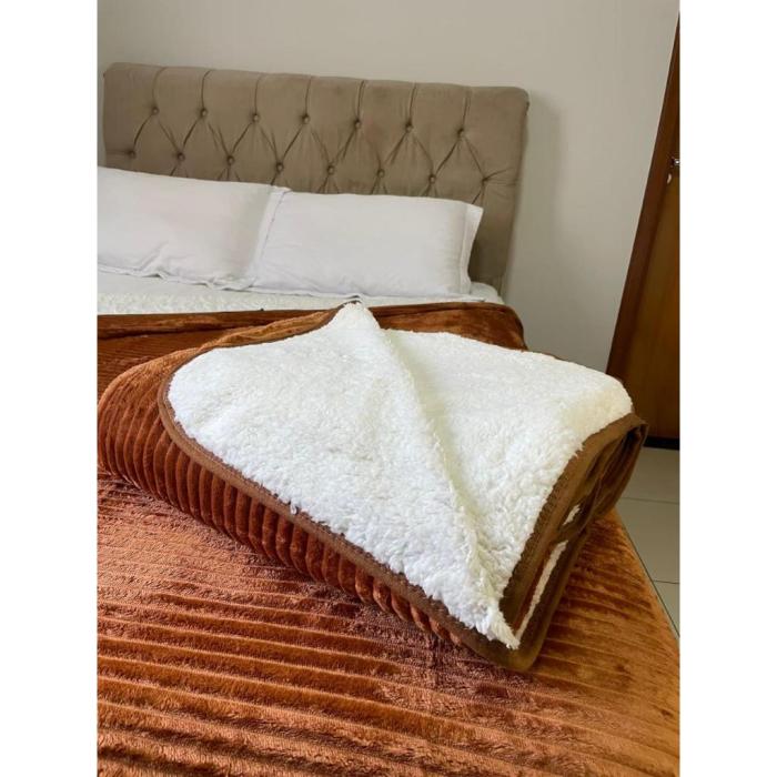 Cobertor Pele de Carneiro Casal Dupla Face 2,20 X 1,80 Mt | Shopee Brasil Cobertor Pele De Carneiro