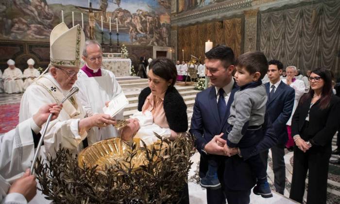 Em rito de batismo, Papa permite amamentação de bebês na Capela Sistina ... Papa Capela Sistina