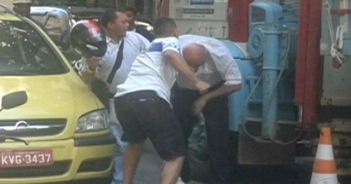 G1 - Vídeo mostra agressão em briga de trânsito em Copacabana, no Rio ... G1 - Vídeo mostra agressão em briga de trânsito em Copacabana, no Rio ...