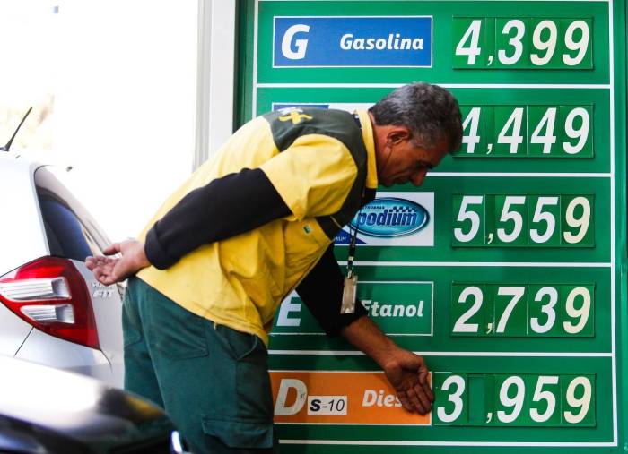 Petrobras reduz amanhã preços da gasolina A e do diesel A Petrobras Reduz Gasolina
