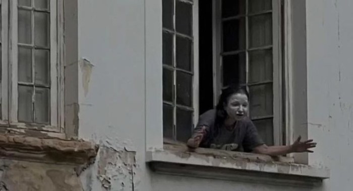 A Mulher da Casa Abandonada: história macabra é o assunto do momento A Mulher da Casa Abandonada: história macabra é o assunto do momento