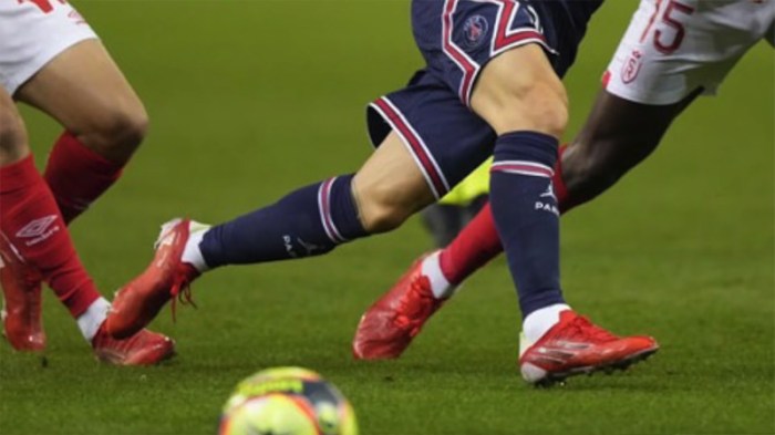 Do rugby players cut their socks?