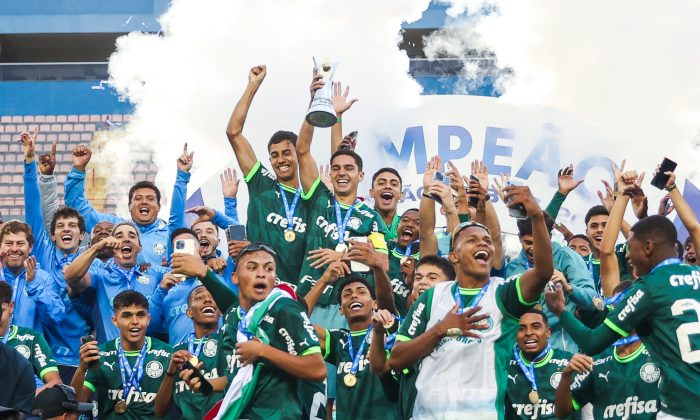 Com três de Estêvão, Verdão bate São Paulo e é bicampeão consecutivo do ... Campeonato Brasileiro Sub 17