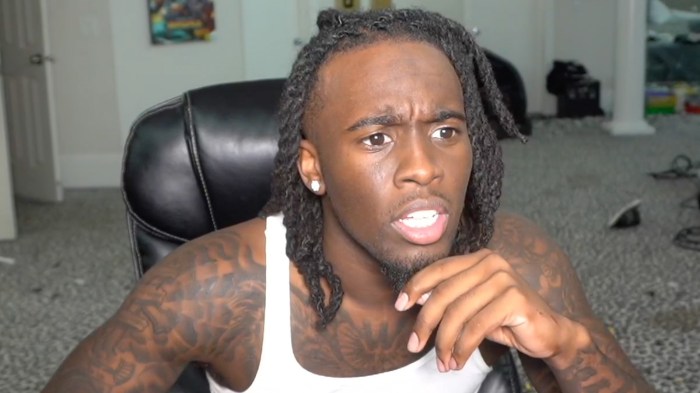 Kai Cenat lost it on stream when Nicki Minaj texted him | ONE Esports Kai Cenat lost it on stream when Nicki Minaj texted him | ONE Esports