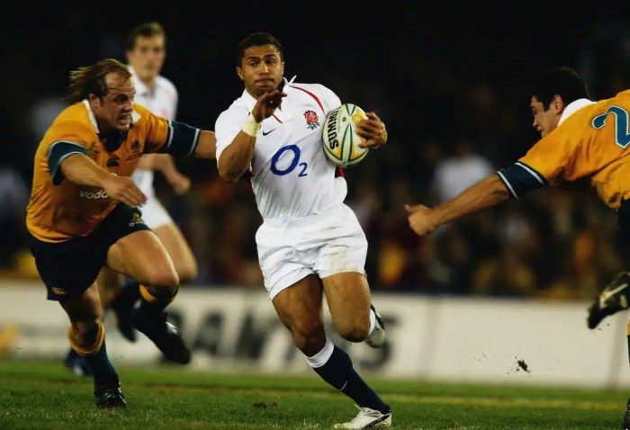 What is the right wing in rugby?