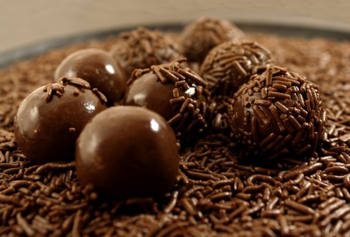 Saiba mais sobre a origem do brigadeiro e como prepará-lo em casa com ... Saiba mais sobre a origem do brigadeiro e como prepará-lo em casa com ...