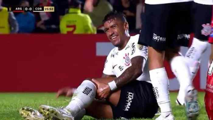 Paulinho tem nova lesão no joelho detectada e vai passar por nova cirurgia Paulinho tem nova lesão no joelho detectada e vai passar por nova cirurgia