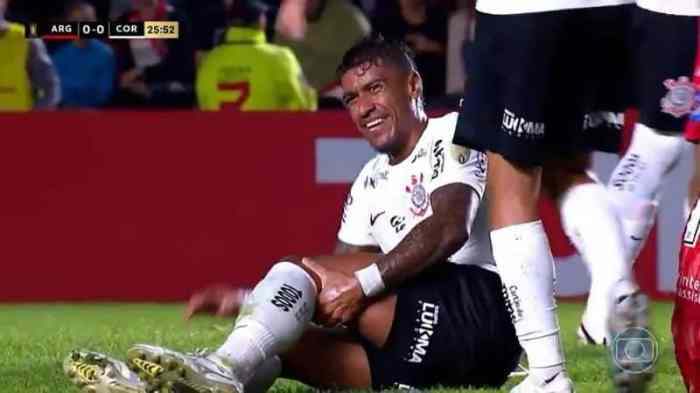 Paulinho tem nova lesão no joelho detectada e vai passar por nova cirurgia Paulinho tem nova lesão no joelho detectada e vai passar por nova cirurgia