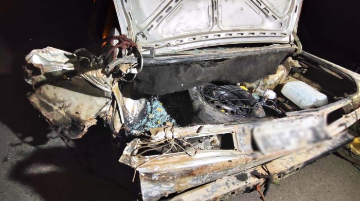 BR-277: carro é atingido por caminhão e motorista abandona local BR-277: carro é atingido por caminhão e motorista abandona local