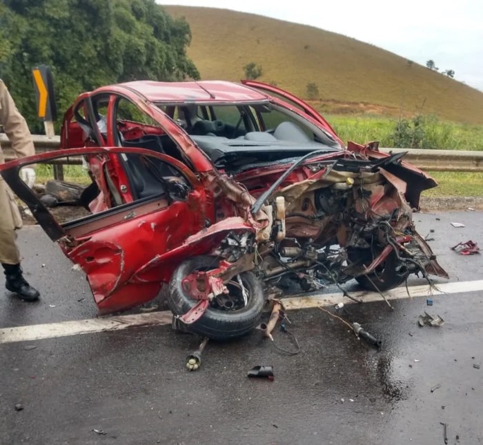 Motorista de carro morre ao bater de frente com carreta na Lúcio Meira ... Motorista de carro morre ao bater de frente com carreta na Lúcio Meira ...