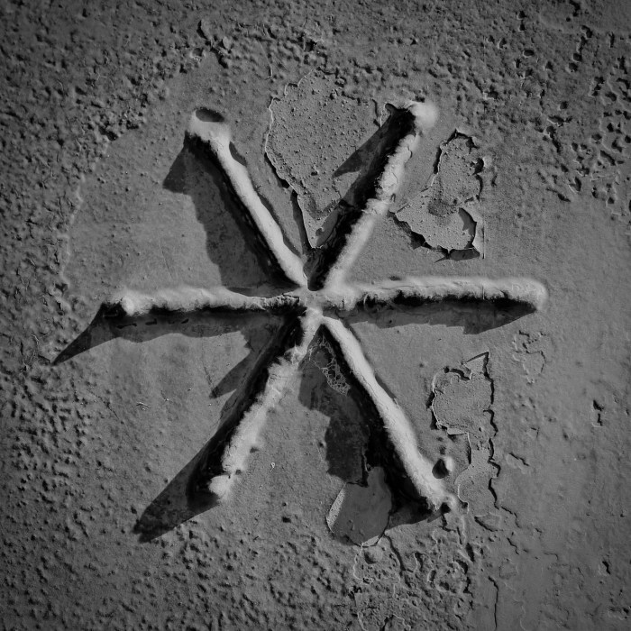 Breve historia del asterisco - La piedra de Sísifo Breve historia del asterisco - La piedra de Sísifo