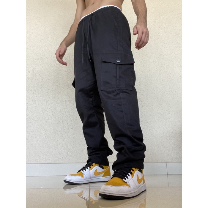 Calça Cargo Masculina E Feminina Unissex Skatista Sarja Preta E Larga ... Uma Calça Custava 200 Em Janeiro
