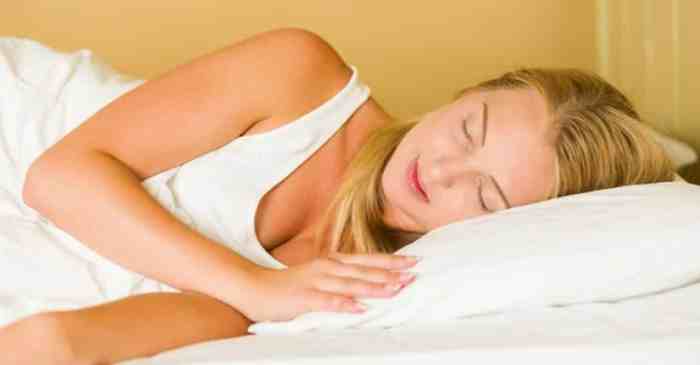 Posturas para dormir para evitar a dor de ombro Posturas para dormir para evitar a dor de ombro