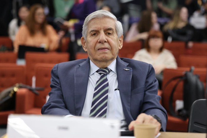 General Heleno se enrola com respostas no STF, apontam especialistas ... General Heleno se enrola com respostas no STF, apontam especialistas ...