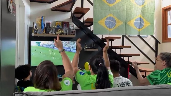 VÍDEO: Família vibra com defesas de Lorena, goleira da seleção ... VÍDEO: Família vibra com defesas de Lorena, goleira da seleção ...