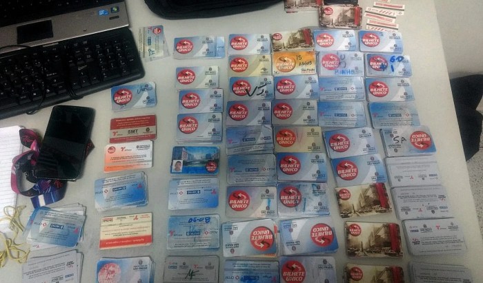 PM prende dupla com 562 Bilhetes Únicos carregados ilegalmente em ... Bilhete Unico Cancelado
