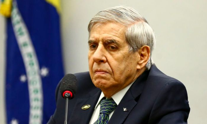 VÍDEO: general Heleno também acredita que a Terra é plana General Heleno Idade