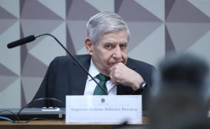 Nota do general Heleno pode ser enquadrada na Lei de Segurança Nacional ... General Heleno Idade