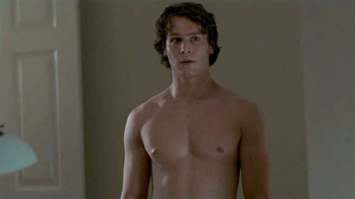 See Jonathan Groff Bare It All for Beyoncé at Cowboy Carter Tour