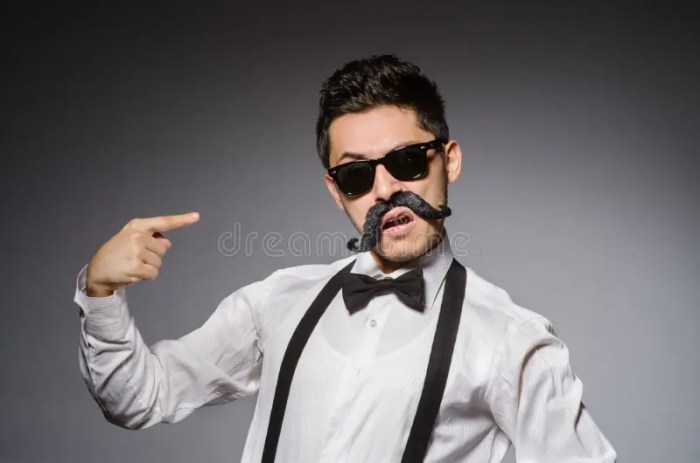 Homem Novo Com Bigode Falso Foto de Stock - Imagem de postura, tiro ... Homem Novo Com Bigode Falso Foto de Stock - Imagem de postura, tiro ...