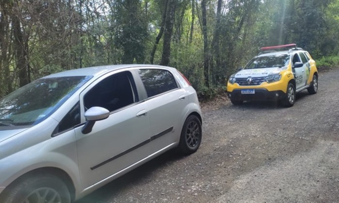 Homem é encontrado morto dentro de carro com disparos de arma de fogo ... Homem é encontrado morto dentro de carro com disparos de arma de fogo ...